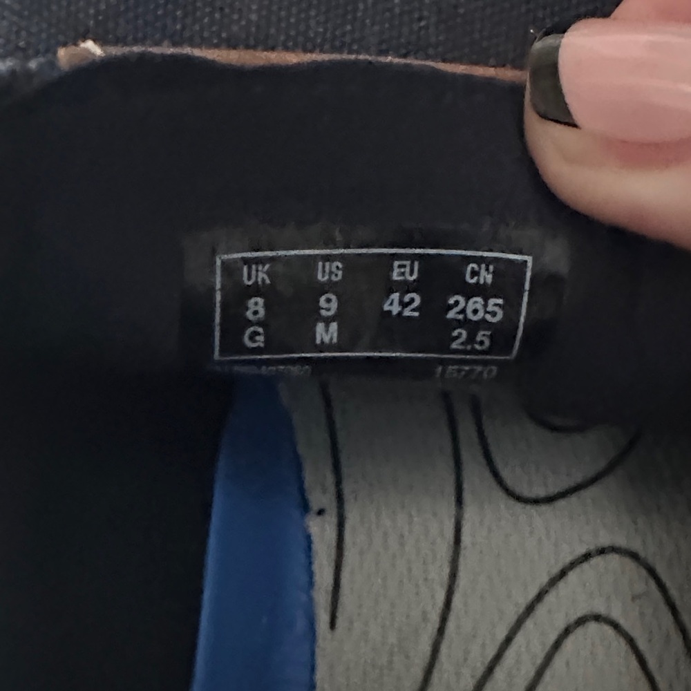 Clarks Men's Navy and Tan Slip-On Loafers size 9  new - Picture 3 of 3